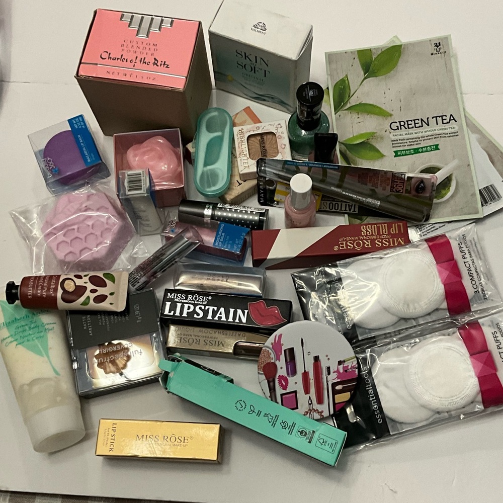 Assortment Makeup Bundle - image 2